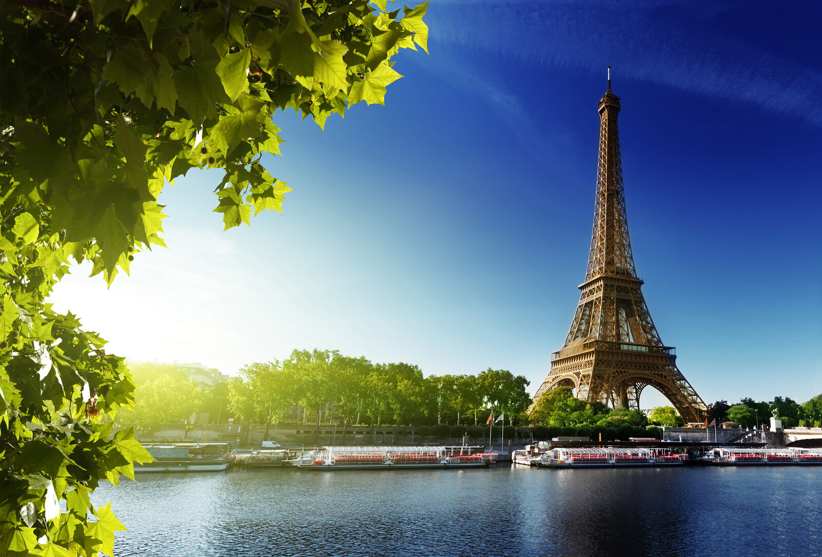Seinen og Eiffeltårnet i Paris