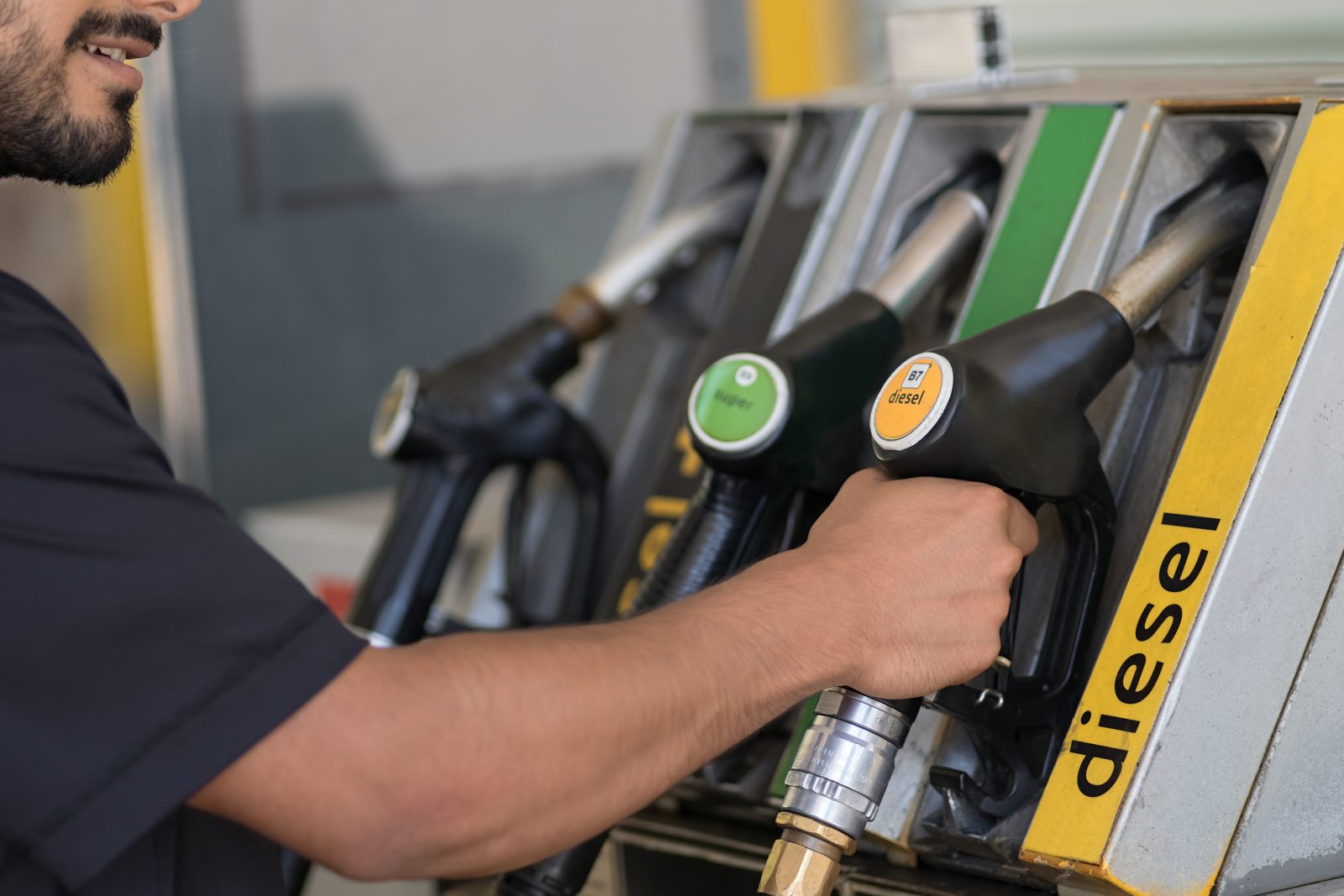 Hvorfor G7 åbner nødlagre af diesel